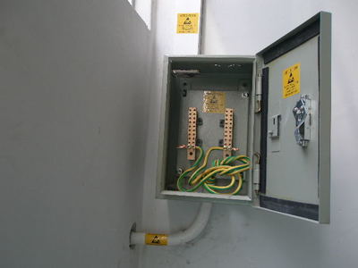熱烈慶祝工程部勝利完成人體及設(shè)備靜電接地工程及配電箱安裝
